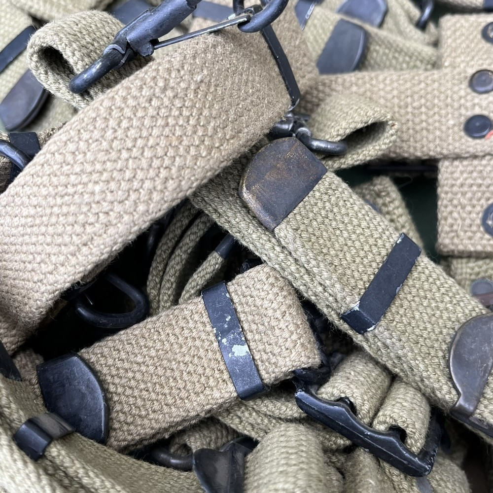 One (1) WWII US Army Mounted M1941 Canteen Cover Extension Hanger Strap NOS