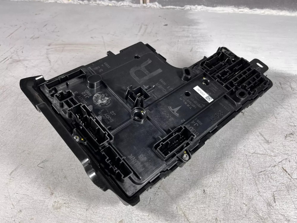 ⭕20-24 Tesla Model Y Right Low Voltage Controller Electronic Module 1657650-00-C
