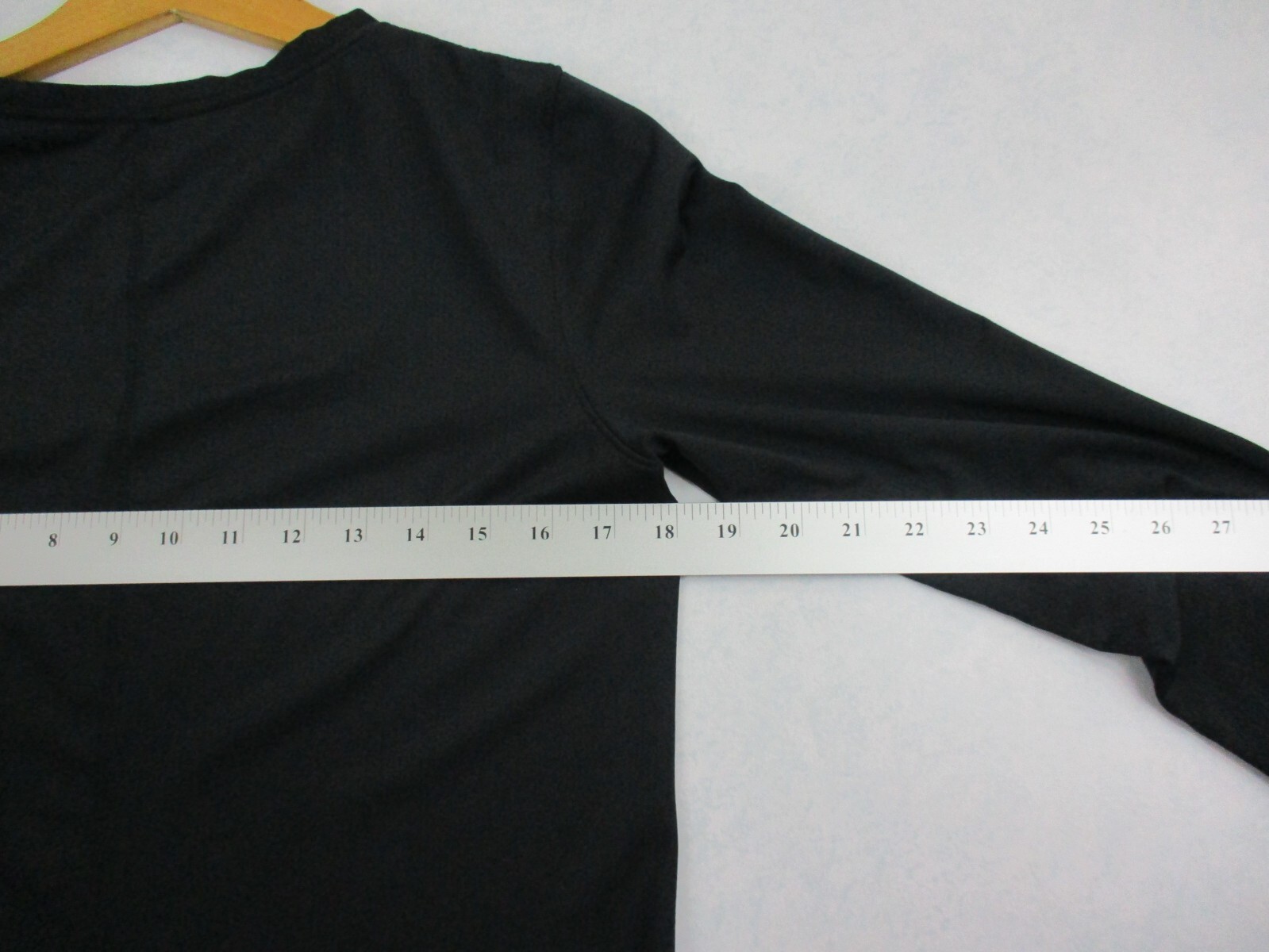 Under Armour Shirt Womens Large Black Mesh Base Layer Athletic Thumb Holes Logo