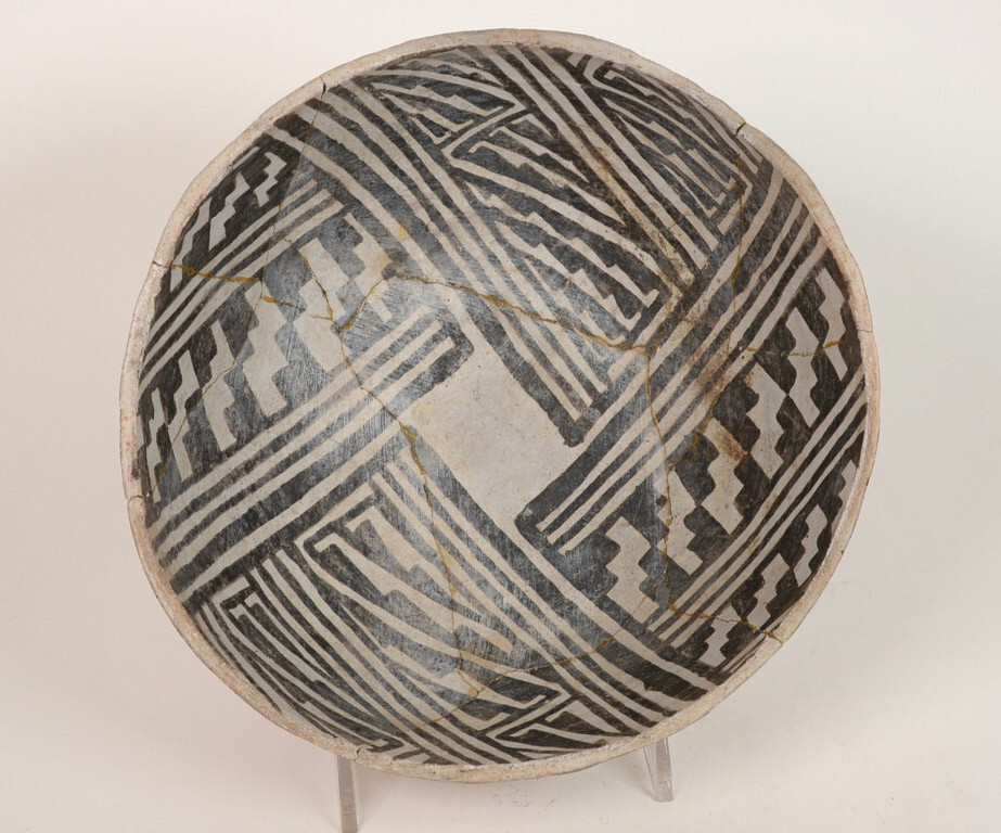 Prehistoric Anasazi Pottery Bowl / Black on White ca. 1100 AD 3.5" H x 8.5" D