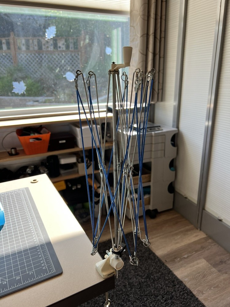 SKEIN HOLDER w/ CASE