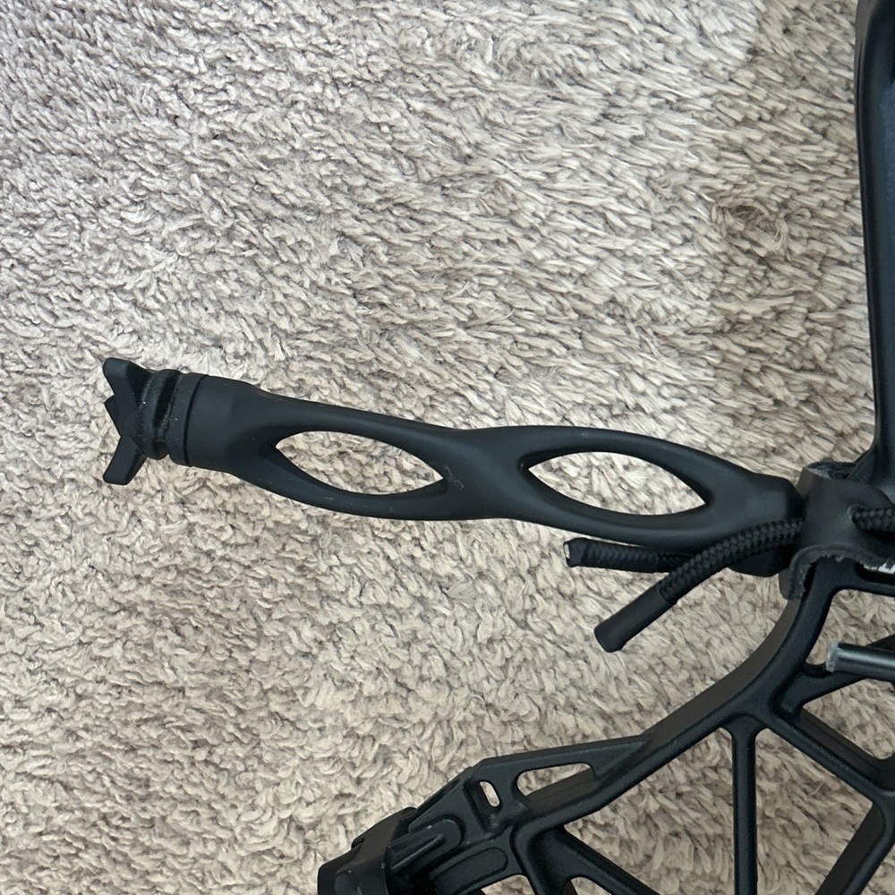 BlackOut Epic Compound Bow RH – Trophy Ridge Sight – Needs String / Repair As-is