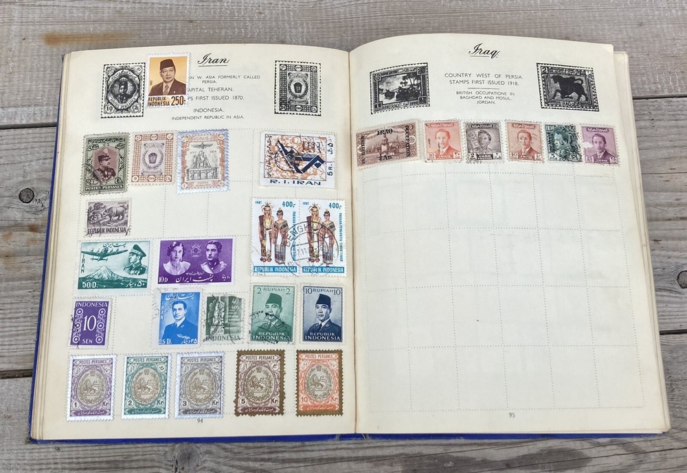 Vintage Royal Mail Stamp Album 1200 Stamps