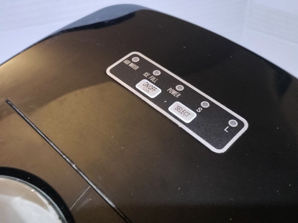 COOK'S ESSENTIALS 26 lbs Portable Compact Ice Machine - Black