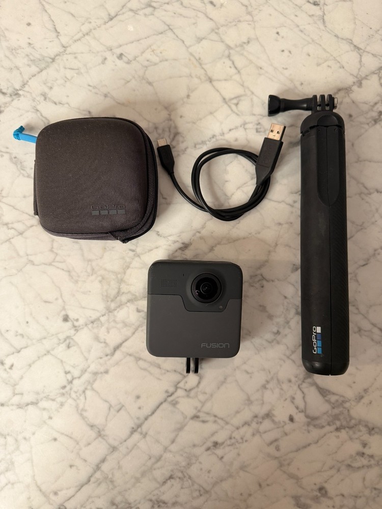 GoPro Fusion 360° Camera + Grip Handle Case USB – Tested