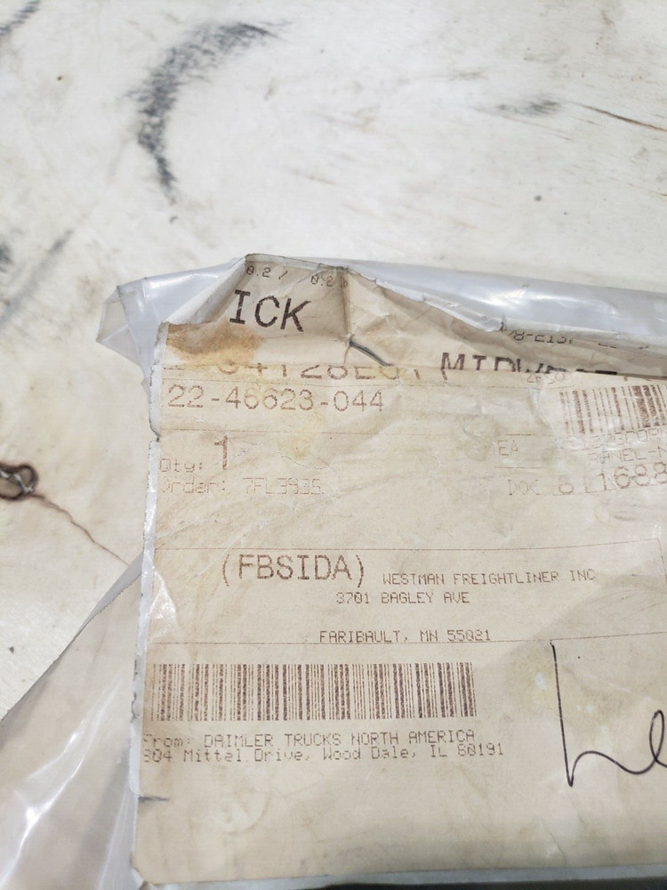 Freightliner 22-46623-044 Climate Control Panel-No Clock, 2 Dome Lamp Switch