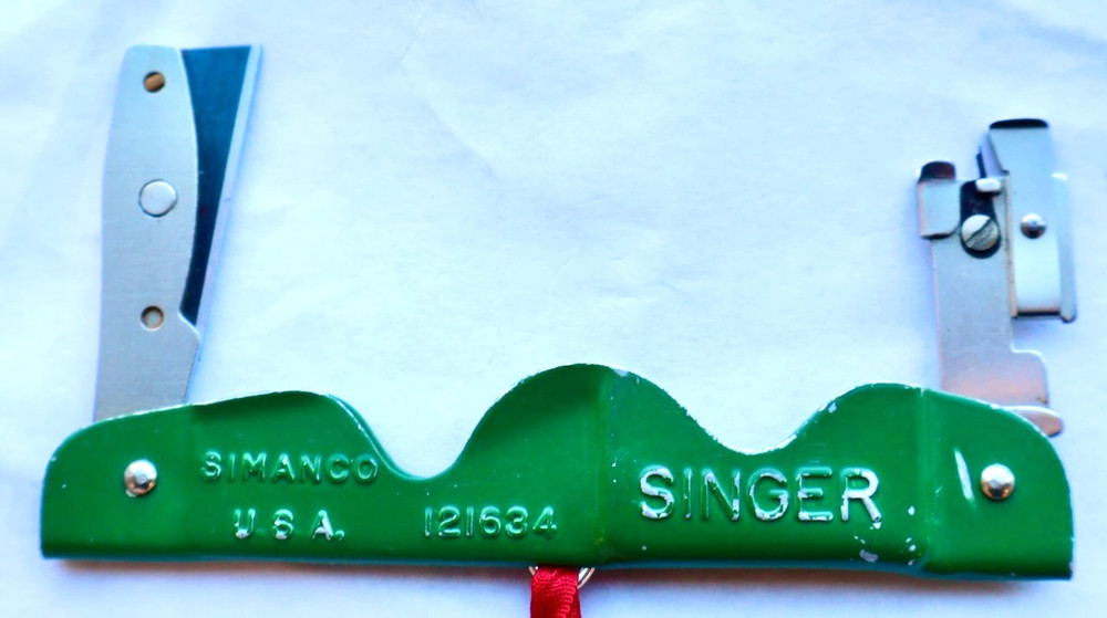 Singer - Simanco No. 121634 Folding Needle Threader / Seam Ripper Hand Tool /MTT