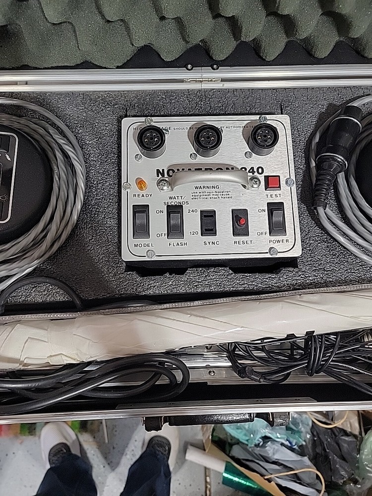 Novatron 240 Power Pack 2 Heads Light Stand & Hard Case