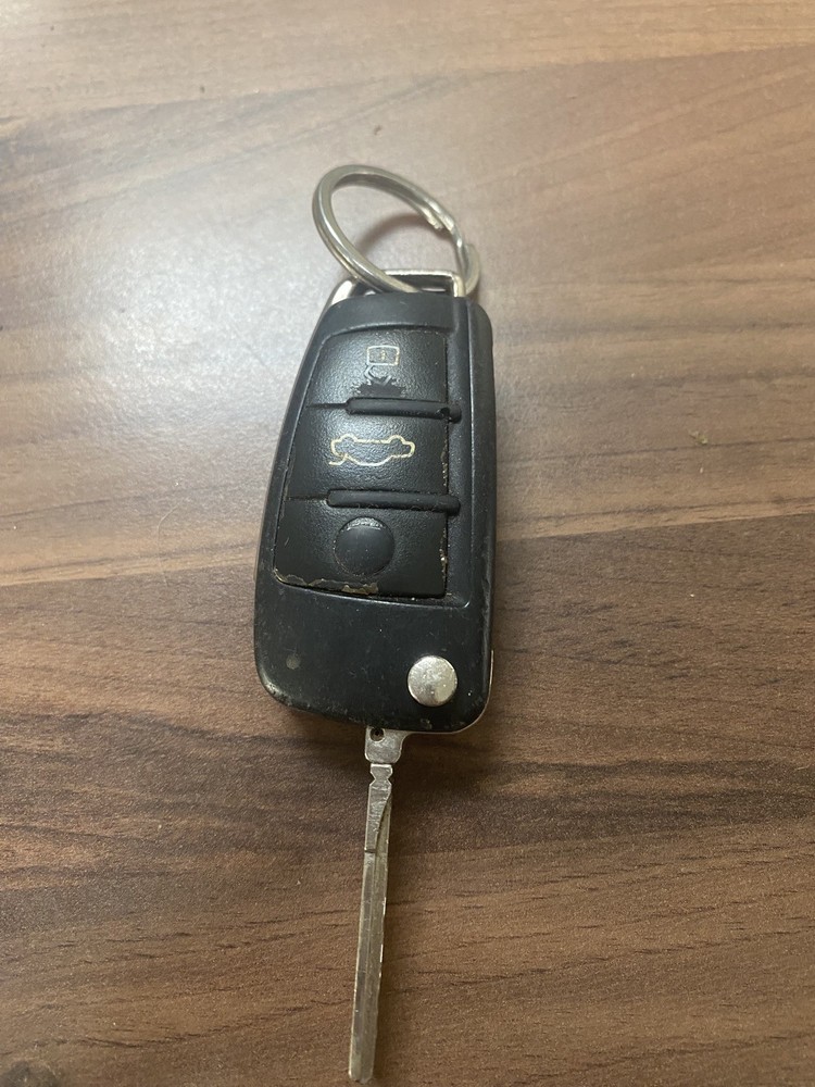 AUDI 3 BUTTON CAR KEY FOB REMOTE USED