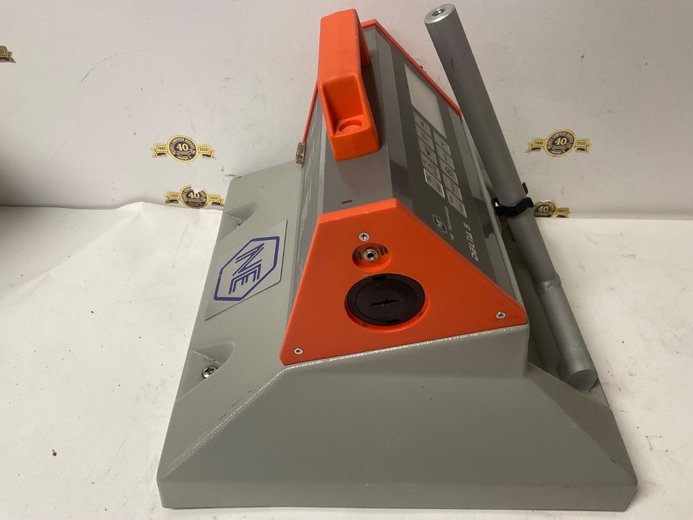 NE Technology DELTA 5 Detector Geiger Counter roll around push with stick