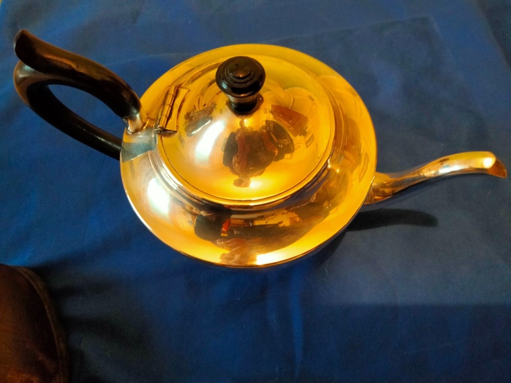 Vintage Sheffield Six Cup Capacity EPNS Deco Style Teapot - Bakelite handle