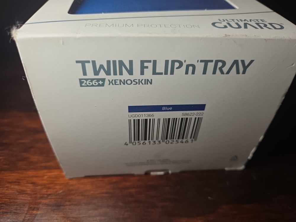 Ultimate Guard Twin Flip`n`Tray 266+ Xenoskin Blue. Commander Deck Box.