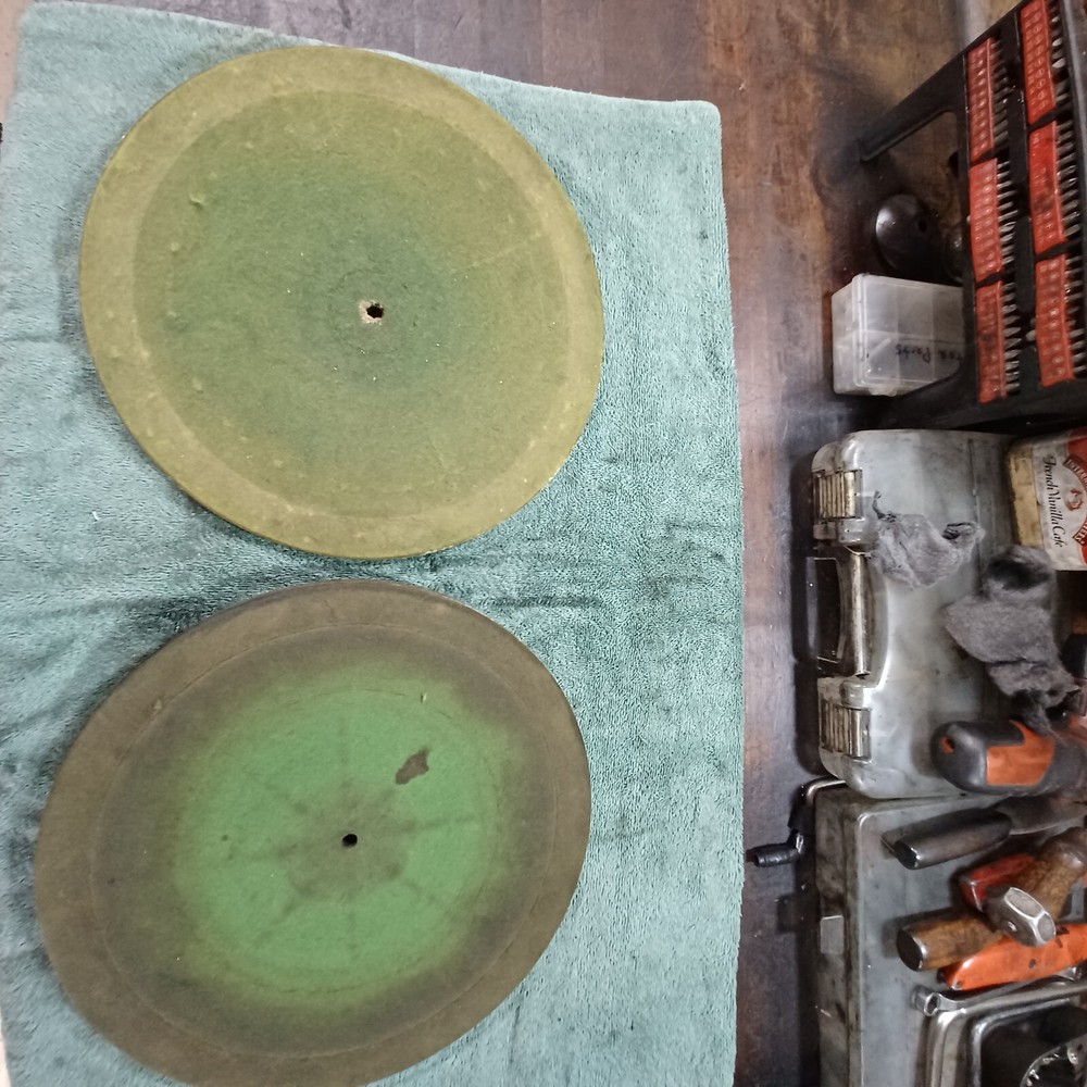 2 VICTOR VICTROLA TURNTABLE PLATTERS