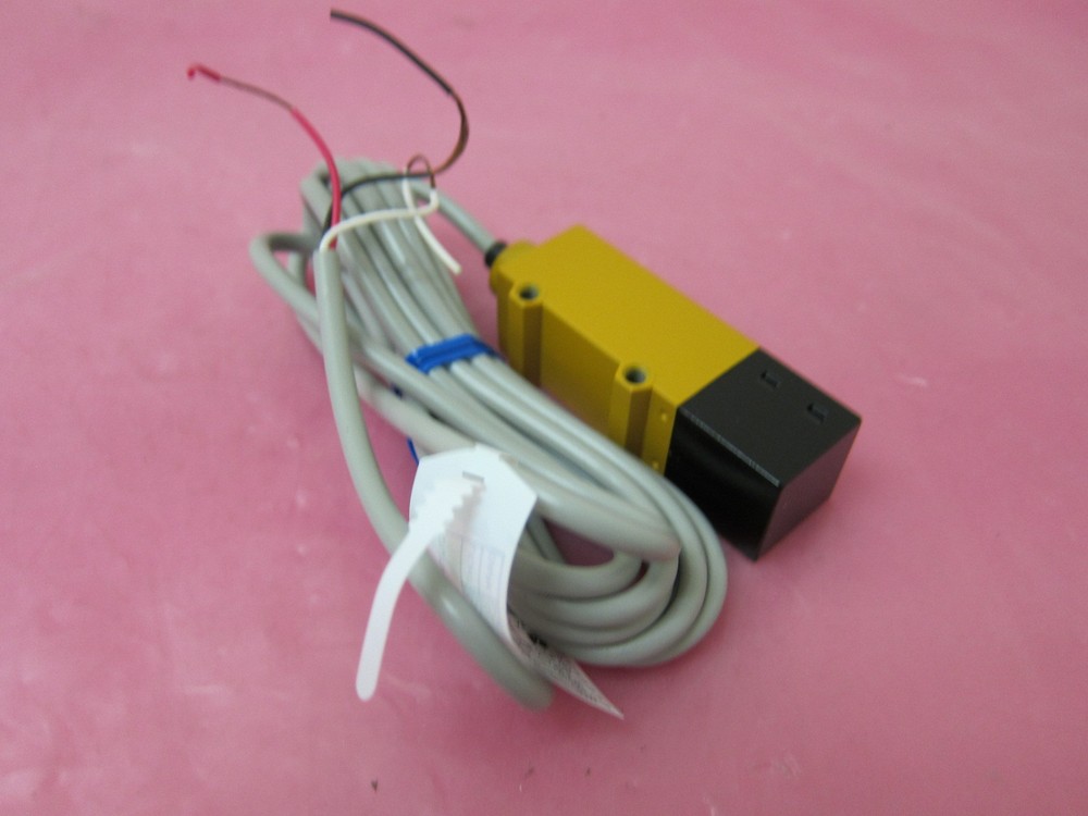 Omron E3S-R2E41 Photoelectric Switch 402627