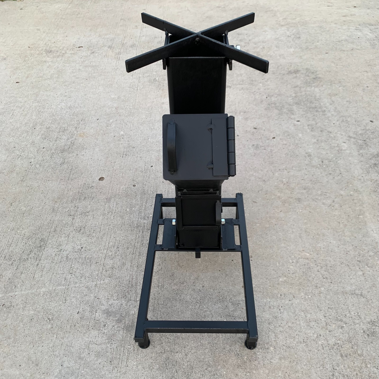 LAREDOS BLACKSMITHS PORTABLE ROCKET STOVE 2YRS WARRANTY