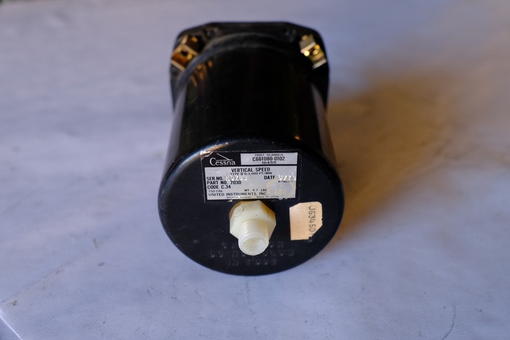 CESSNA VERTICAL SPEED INDICATOR
