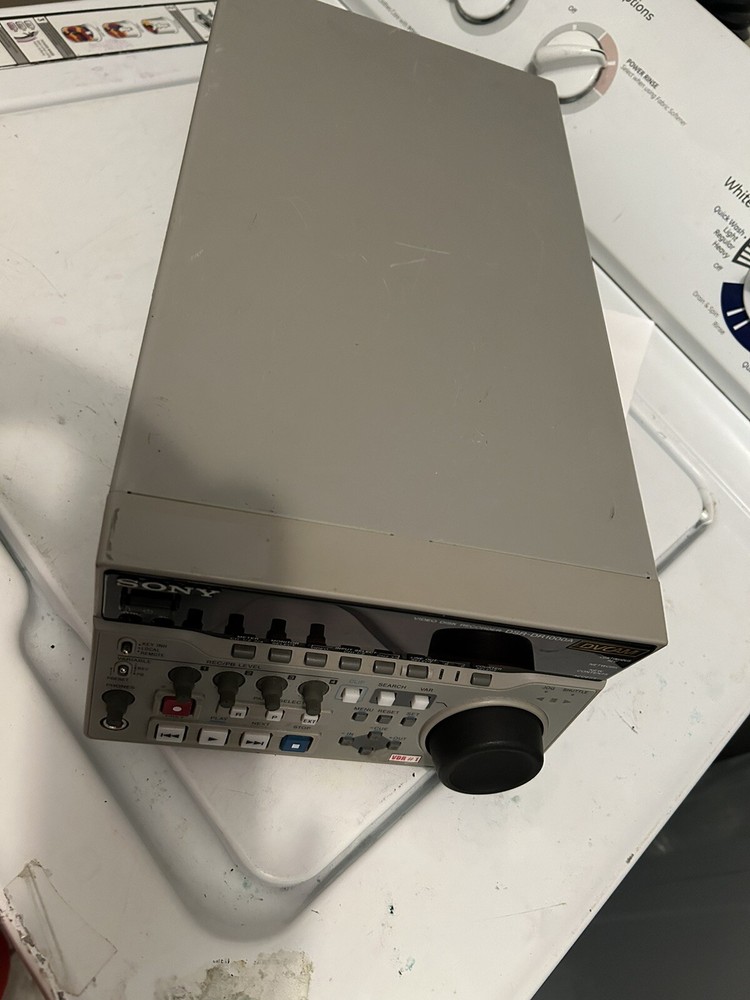 Sony DVCAM DSR-DR1000 VIDEO Disk Recorder untested Powers on perfectly.
