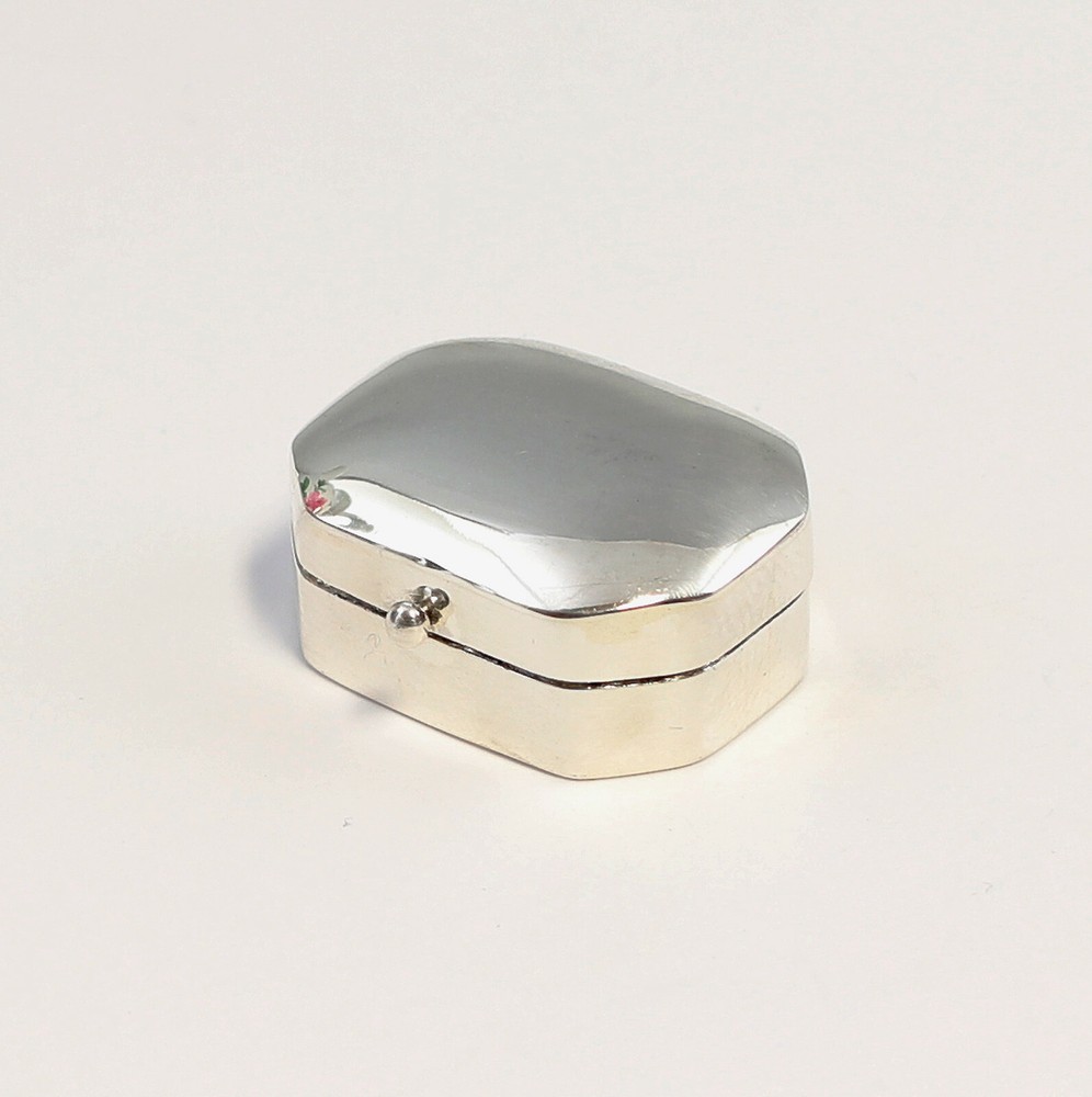 9927056 925 Silver Miniature Rectangular Pill Box 1X2X2.5Cm