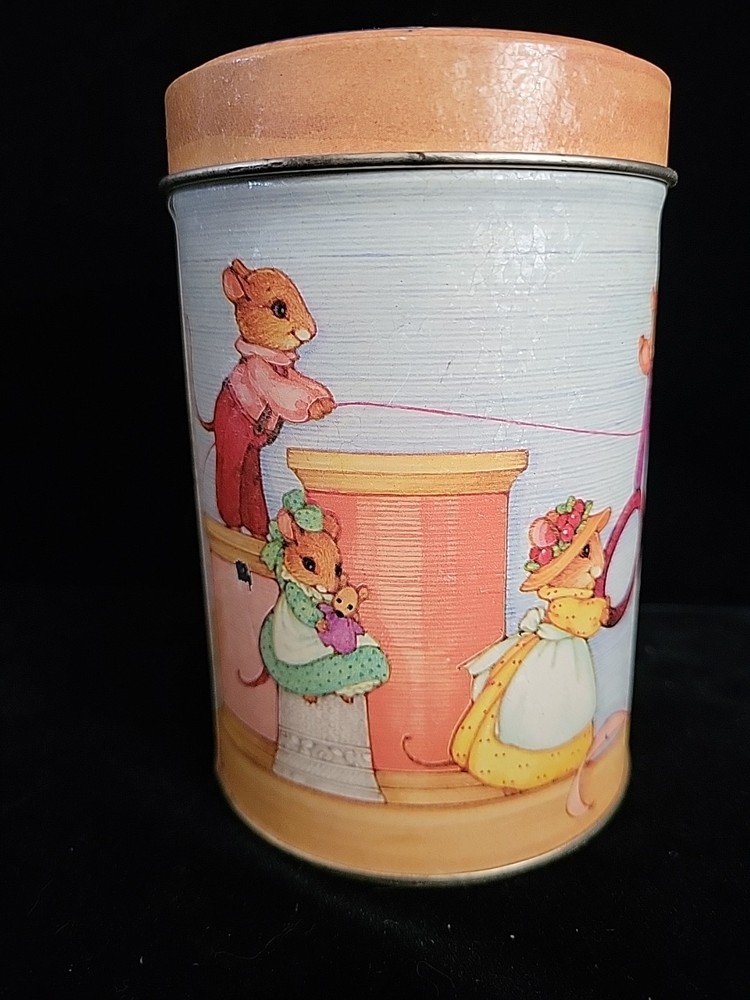 Adorable Tin container w/Sewing Mouse Theme 5" Tall