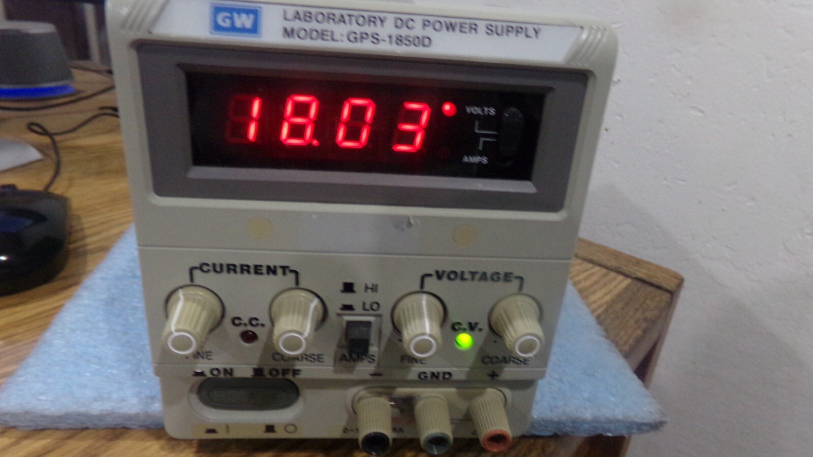 GW Laboratory Model: GPS-1850D DC Power Supply. 0 - 18V 0 - 5A