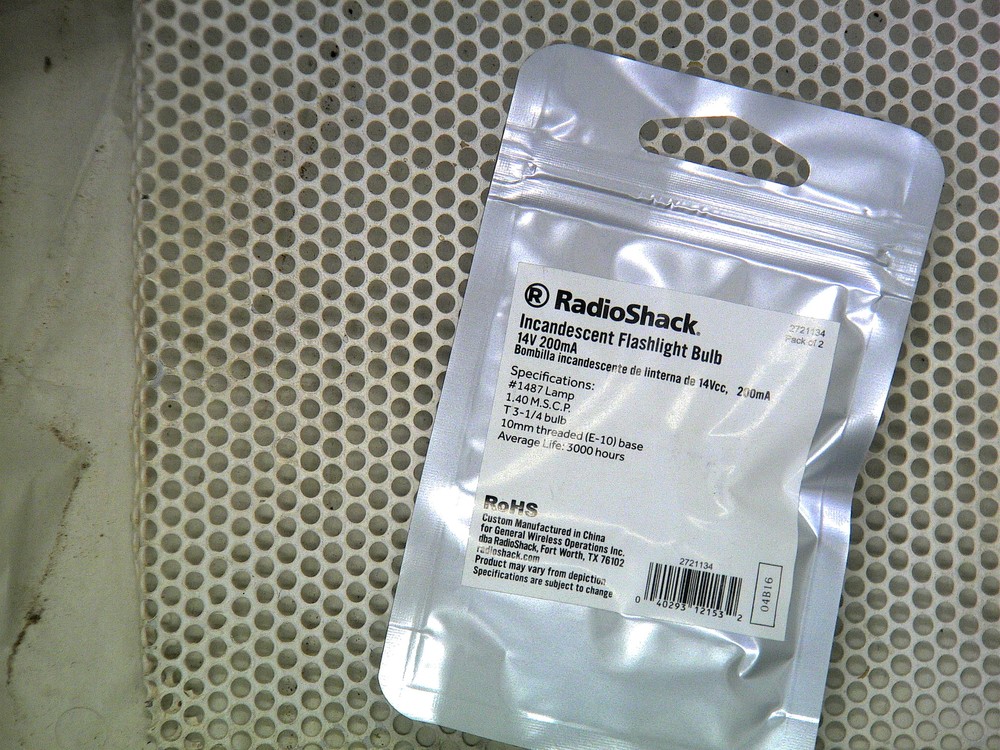 14V 200mA Incandescent Flashlight Bulb (2-Pack)