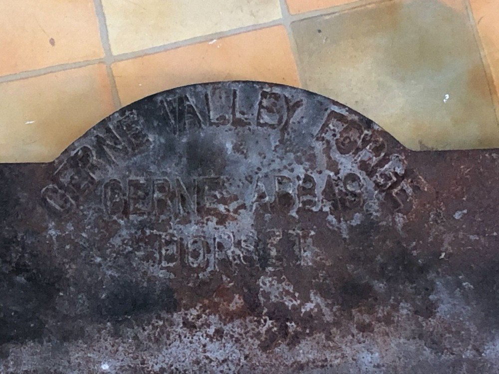 old cerne valley forge ! cast iron fireback