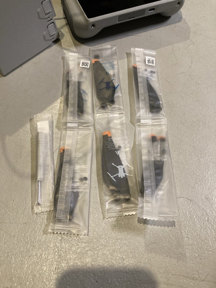 **DAMAGED** DJI Mini 3 Pro Fly More Combo