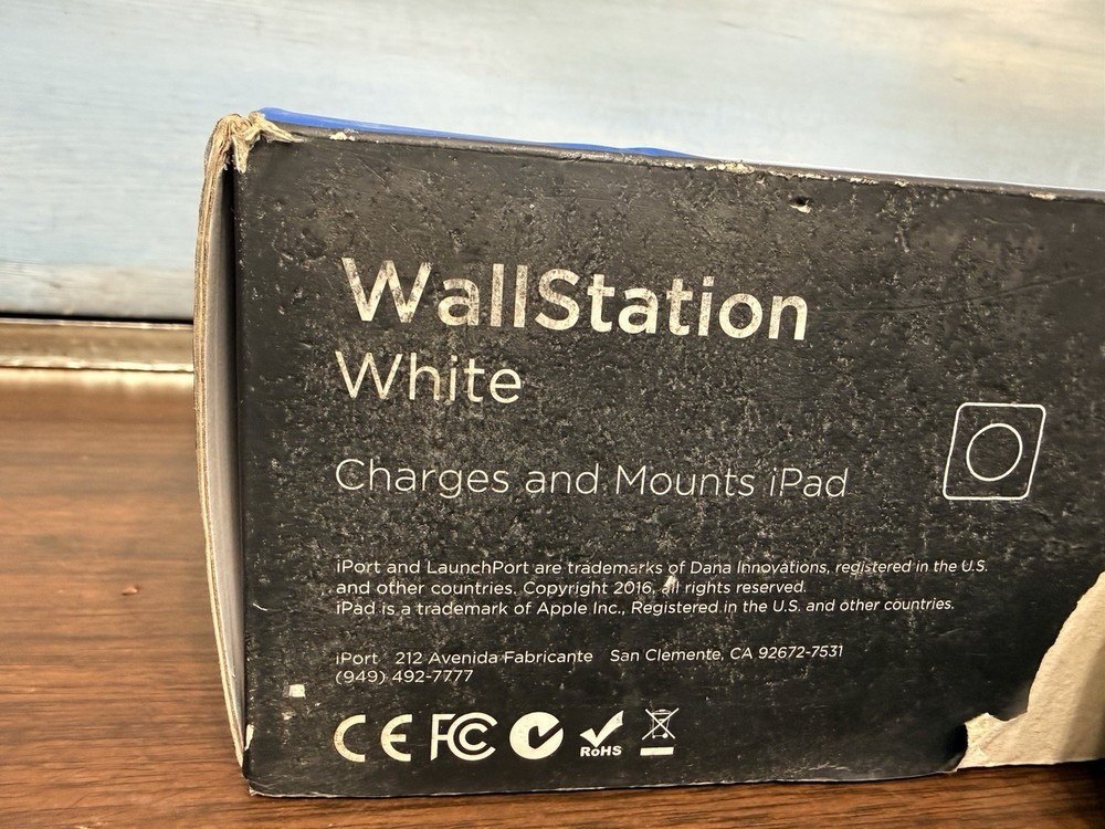 iPort LaunchPort WallStation White 70142 - New Open Box