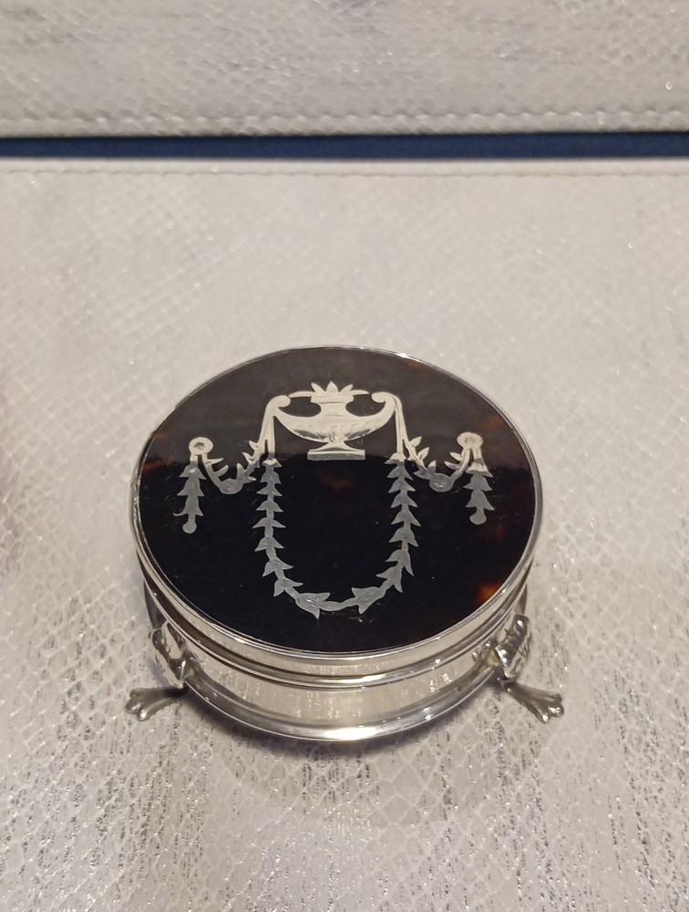 Solid Silver Trinket Box by Charles Boyton & Sons London 1908.