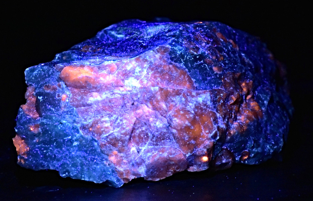 Huge Fluorescent Blue Hackmanite Specimen Combined with Phlogopite 3802 Gram