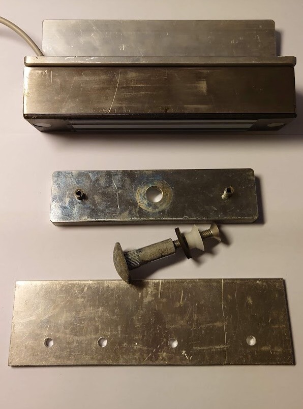 ASSA ABLOY / Securitron M32FBM electromagnetic lock