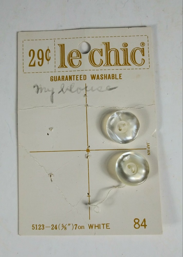 LOT VINTAGE PLASTIC BUTTONS Pre-Owned