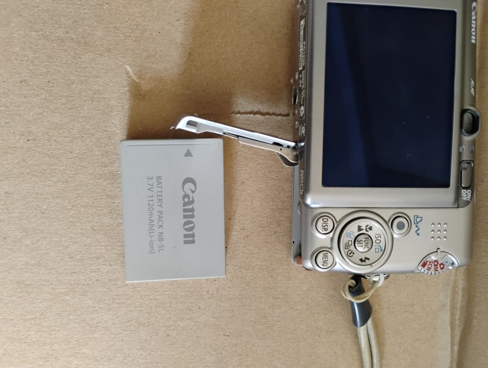 Canon IXUS 950 Is Digital Camera 8MP, Compact, Silver plus case