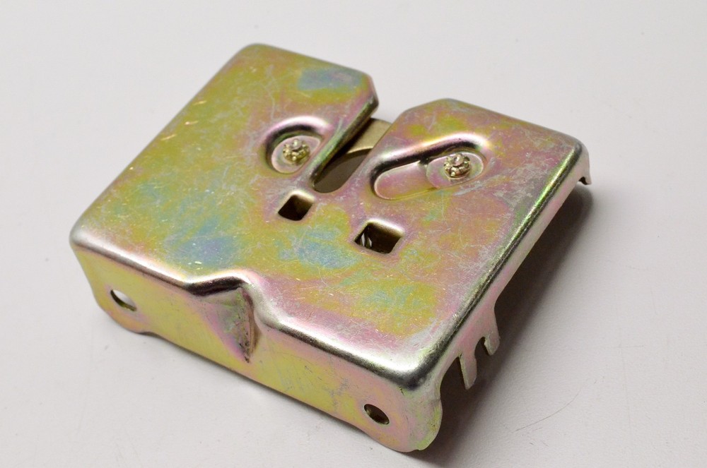 Sym 77235-S1B-A000 Seat Latch Catch NOS