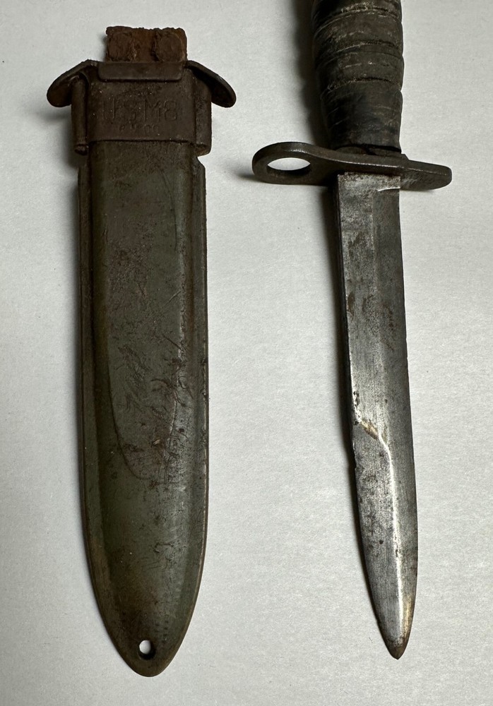 M1 CARBINE "CAMILLUS" LEATHER HANDLE BAYONET WITH BROKEN M8 SCABBARD # USD-CML