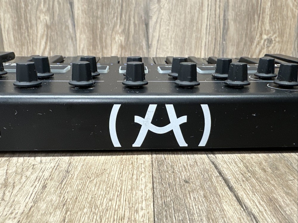 Arturia Minilab MKII Universal MIDI Controller Deep Black NO Power Supply