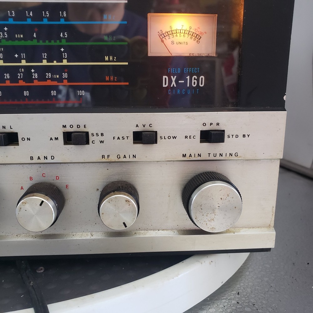 Vintage Realistic DX-160 Solid State Communications Recievers - Tested