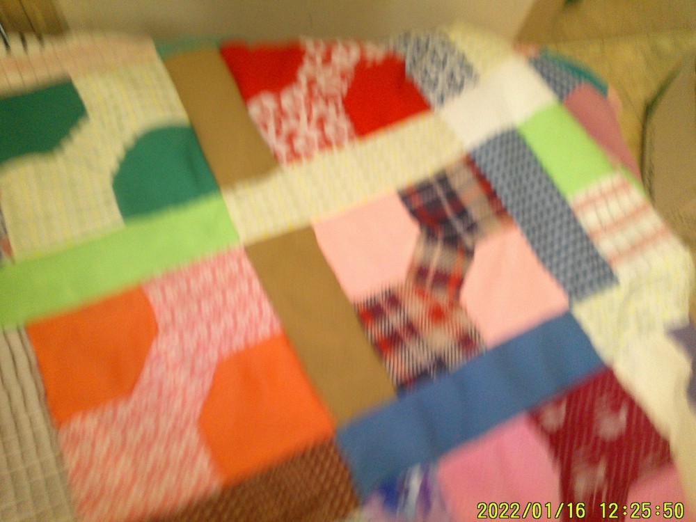 VINTAGE QUILT TOP BOW TIE THEME