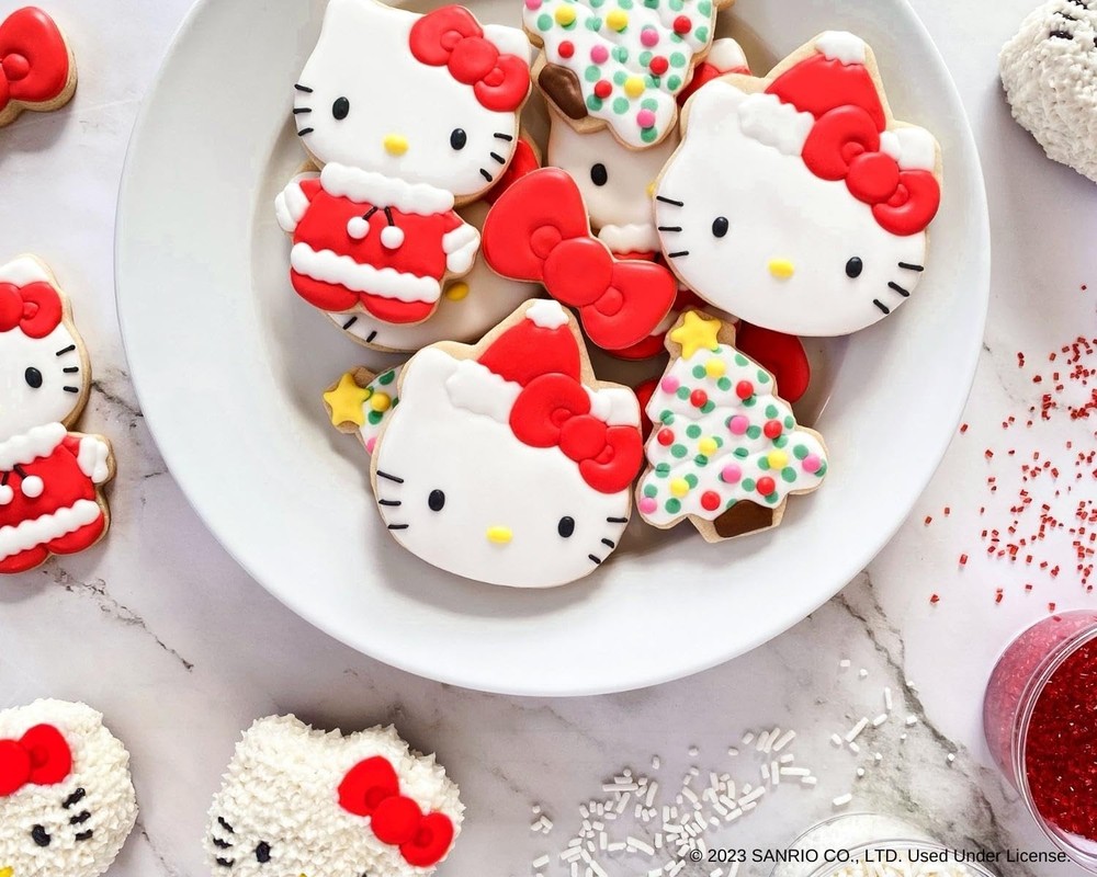 Handstand Kitchen Hello Kitty Ultimate Holiday Baking Set, Red & Green