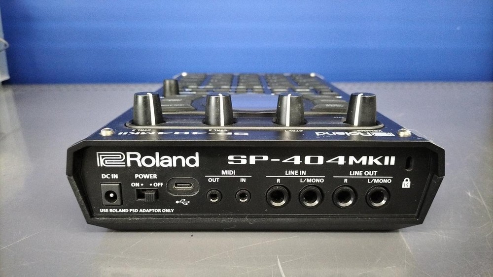 ROLAND Sampler SP-404MK2 From Japan