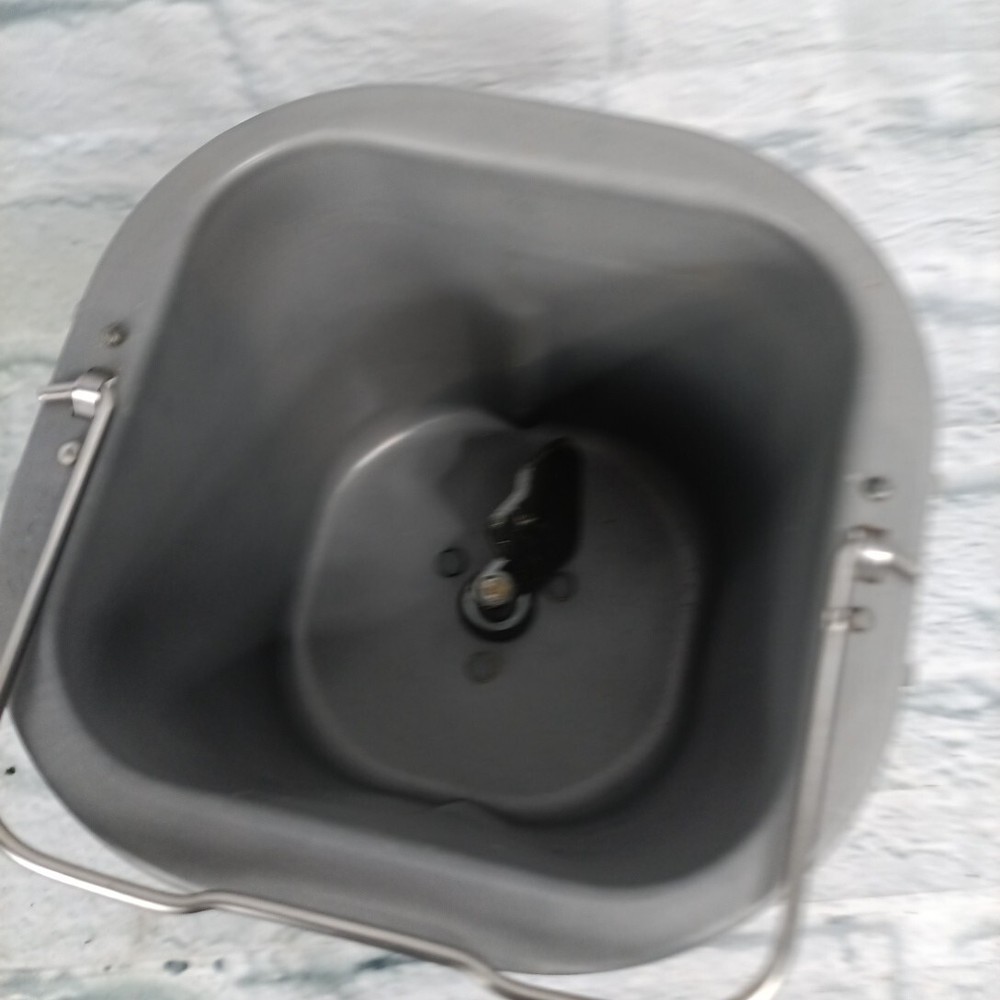 Sanyo Bread Maker Machine Pan & paddle Model SBM-15 A12