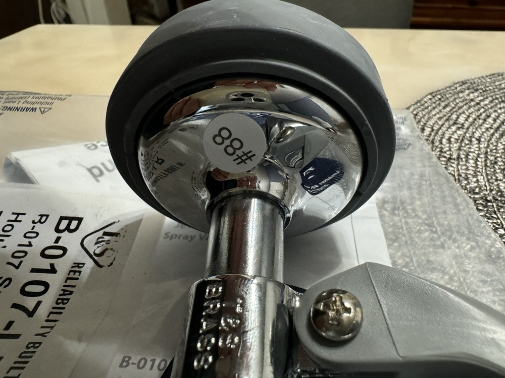 T&S B-0107-LR Spray Valve "Less Hold Down Ring"