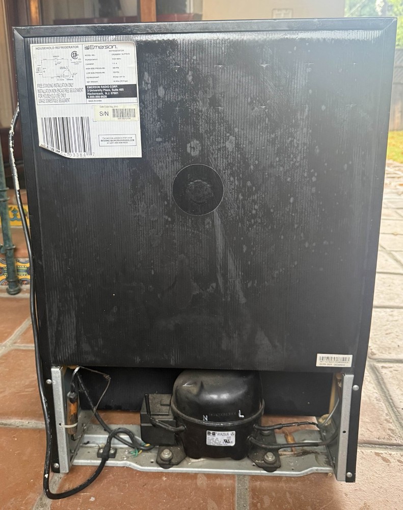 Emerson CR286BSE - Mini Fridge - 2.8 cubic foot