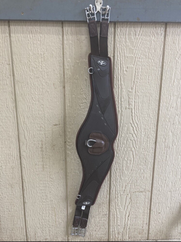 Professional's Choice VenTECH Contoured Jump Girth
