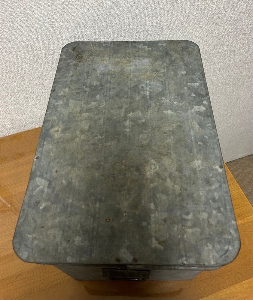 Tin can rice box retro
