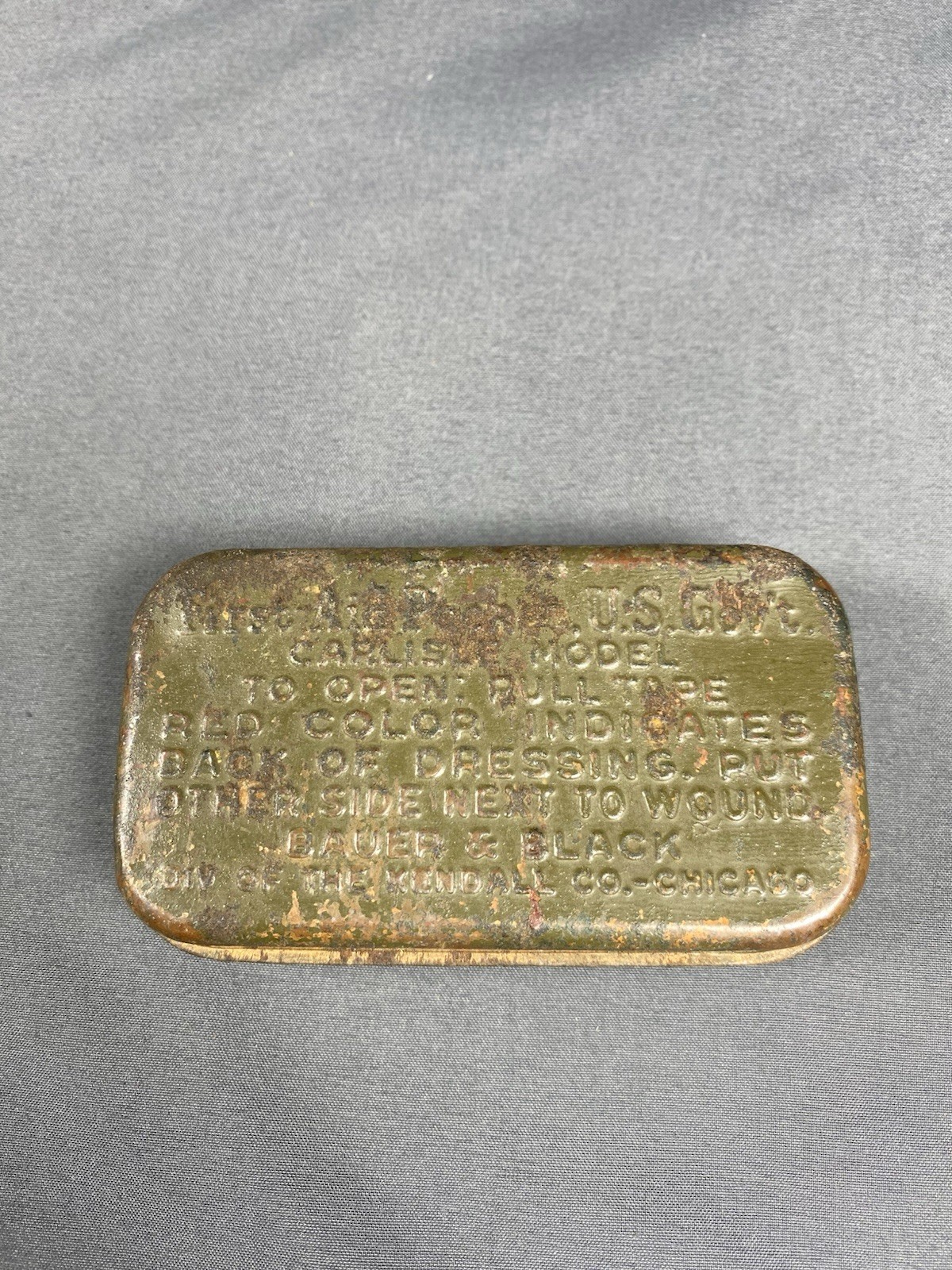 ORIGINAL WWII US ARMY FIRST AID CARLISLE BANDAGE TIN Bauer & Black EMPTY *READ