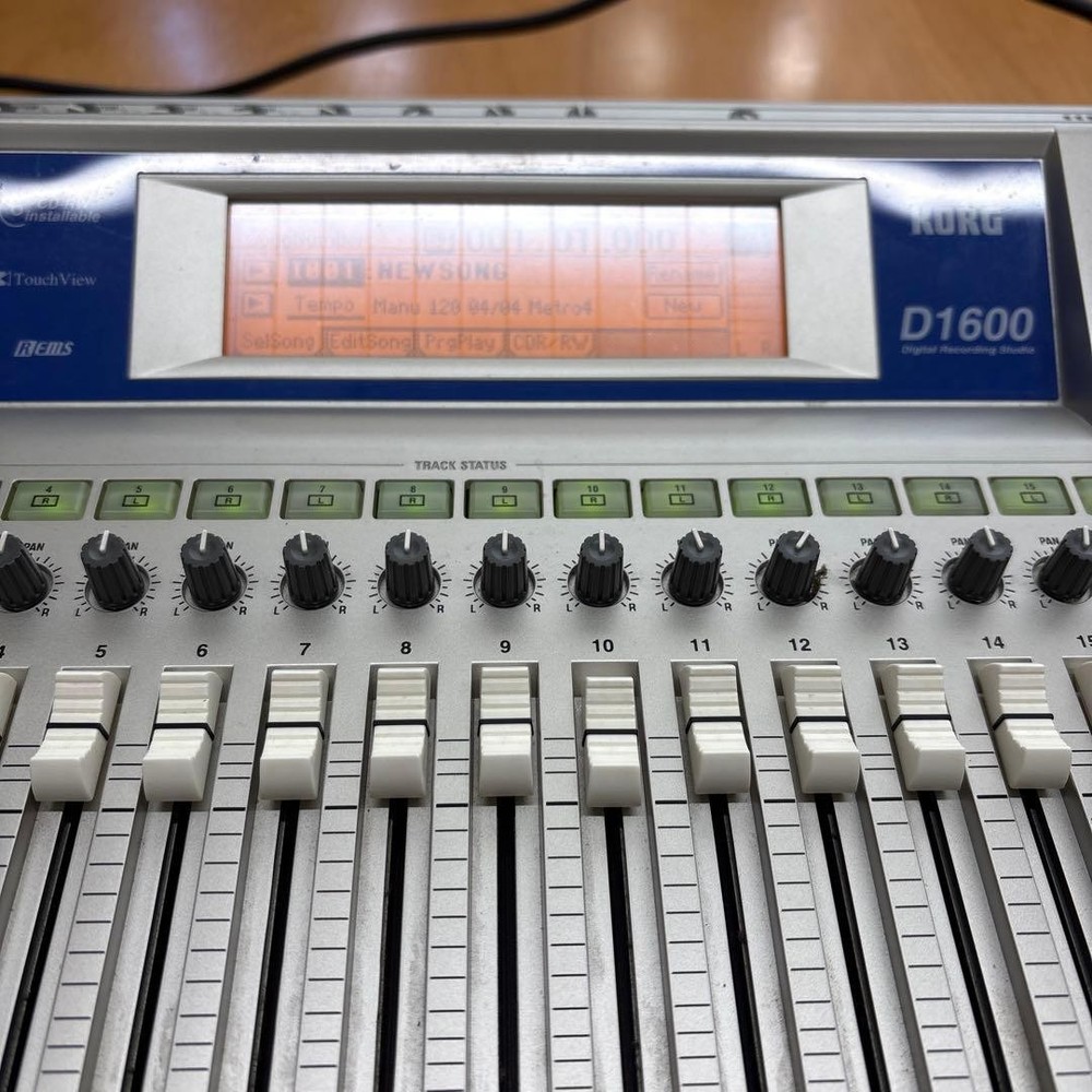 KORG D1600 Multi-Track Recorder