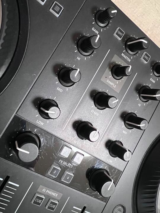 Native Instruments Traktor Kontrol S2 MK3 2-Channel DJ Controller S2MK3
