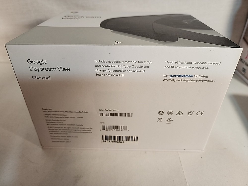 Google Daydream View (2017) VR Virtual Reality Charcoal Headset CIB Remote Box