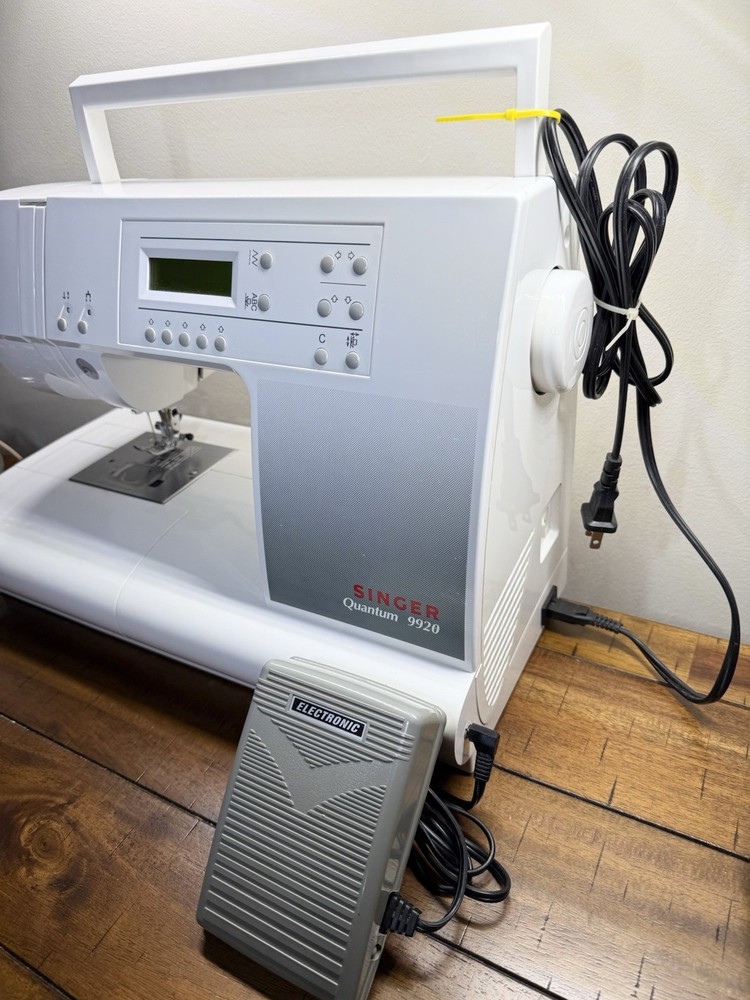 SINGER QUANTUM 9920 Sewing Machine Untested